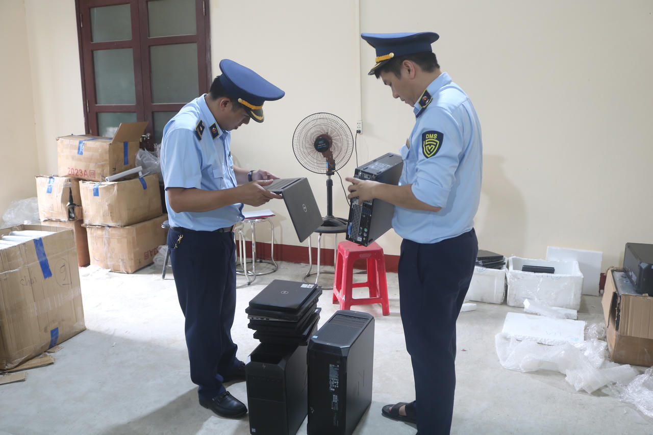 Phát hiện lô thiết bị điện tử đã qua sử dụng thuộc danh mục cấm nhập khẩu