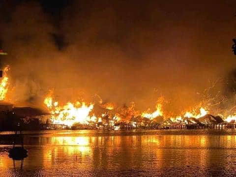 Cháy lớn dãy nhà ven kênh Tàu Hủ quận 8, TP HCM