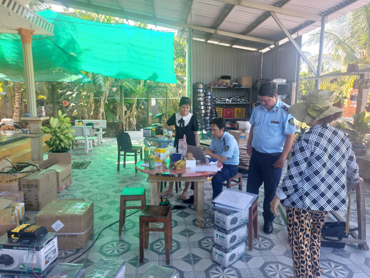 Xử phạt 2 website thương mại điện tử hoạt động 'chui' ở Tiền Giang