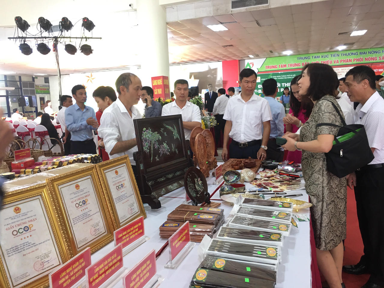 Hà Nội có thêm 15 làng nghề và 104 sản phẩm OCOP 4 sao