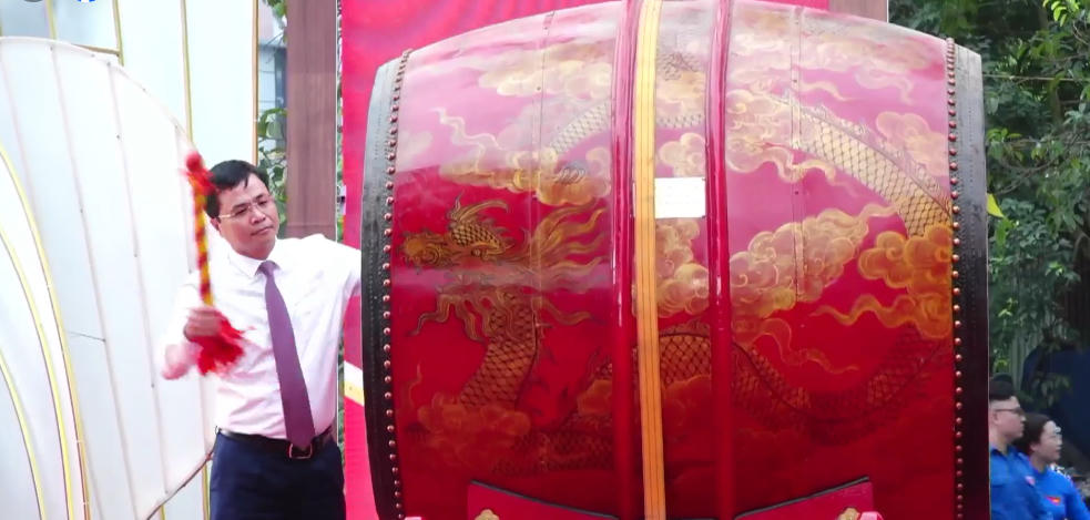 Kỷ niệm 10 năm đón bằng di tích Quốc gia đặc biệt, Chùa Tây Phương gióng trống khai hội