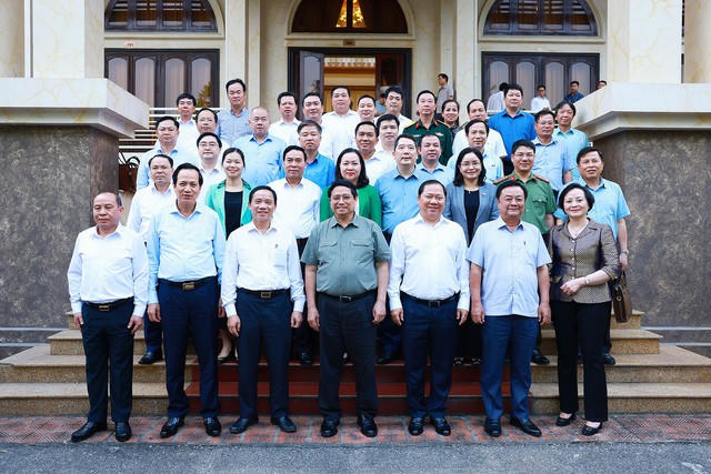 Thủ tướng: Hòa Bình cần đặc biệt chú trọng đầu tư cho con người và hạ tầng chiến lược
