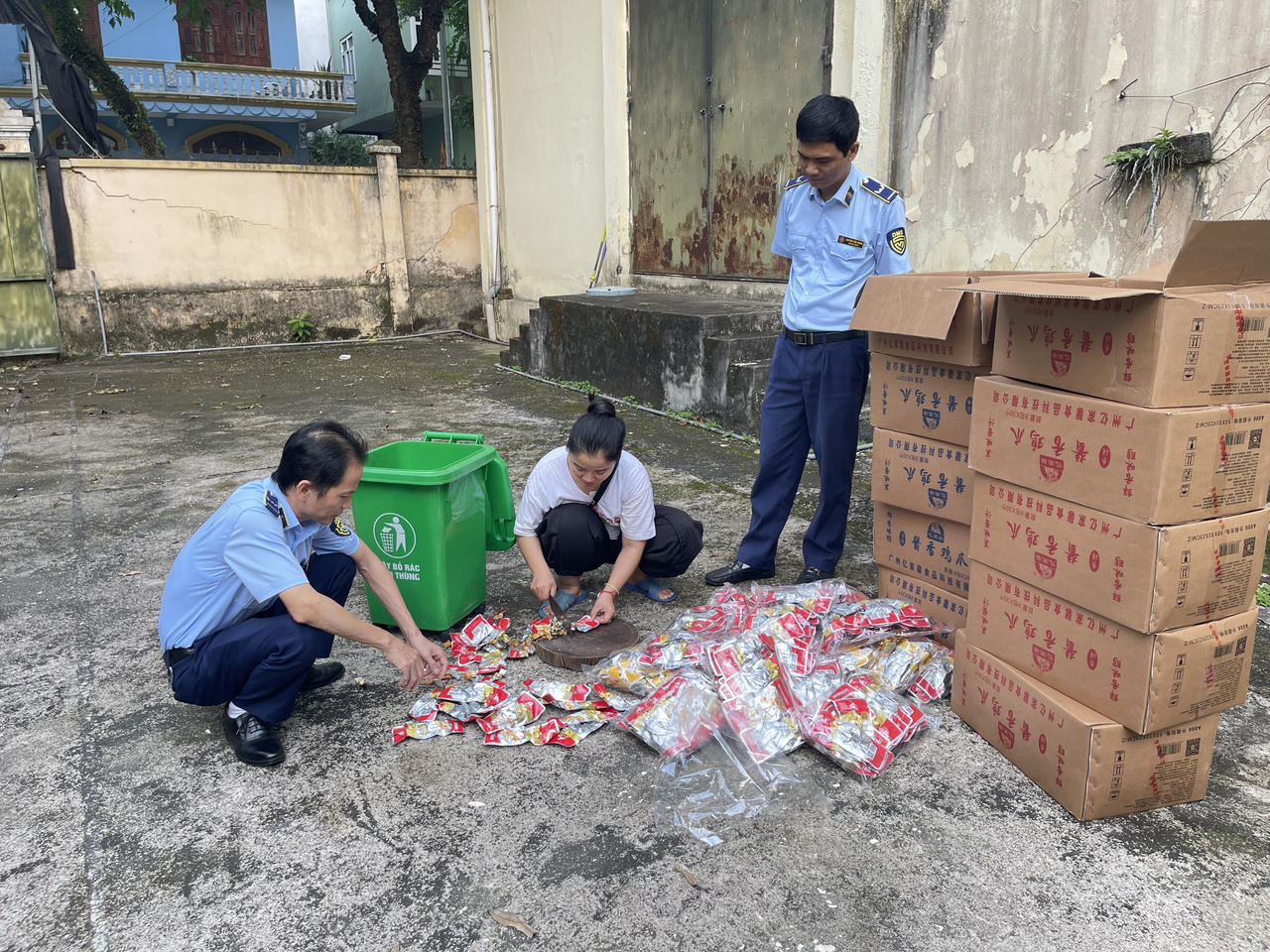 Phát hiện gần 1 tấn trứng gà non đông lạnh tại kho hàng ở TP.Móng Cái, Quảng Ninh