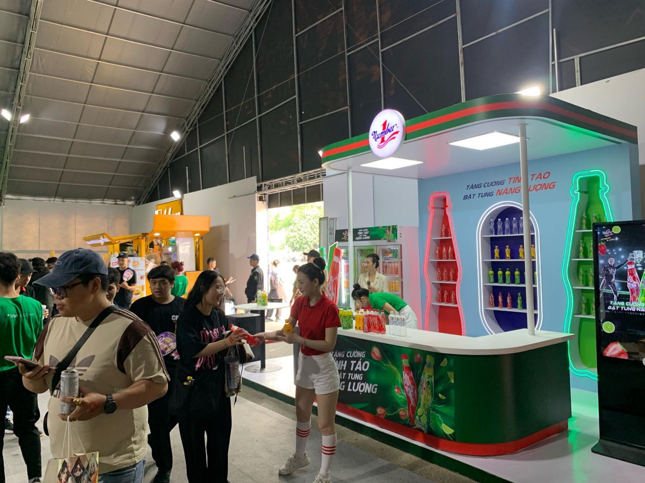 Nước tăng lực Number 1 gây bất ngờ tại sự kiện GameVerse 2024