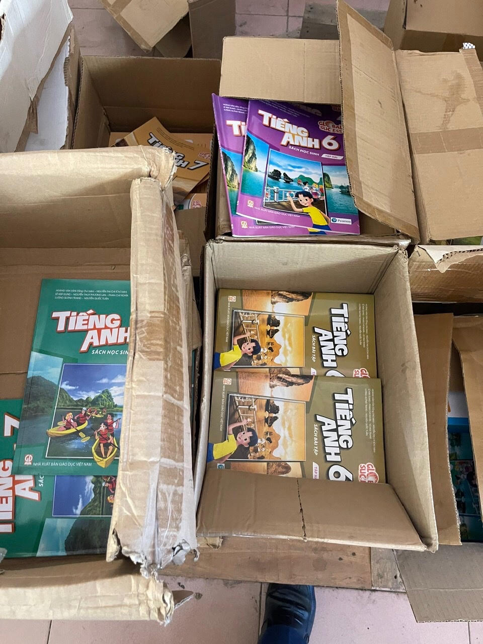 Phát hiện gần 34.000 cuốn sách giáo khoa có dấu hiệu giả mạo