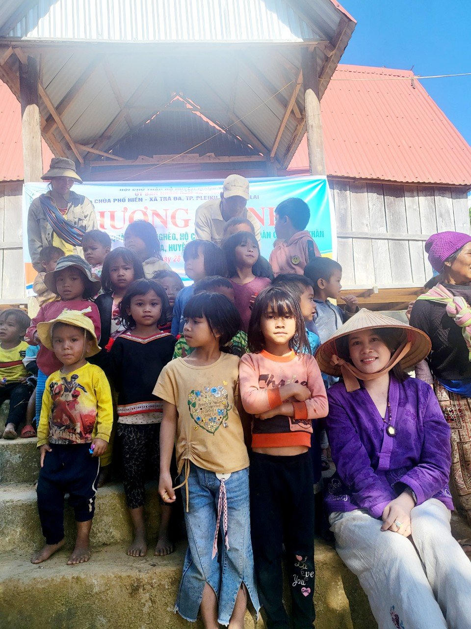 Nghĩa tình nơi vùng đất Thanh long gió cát