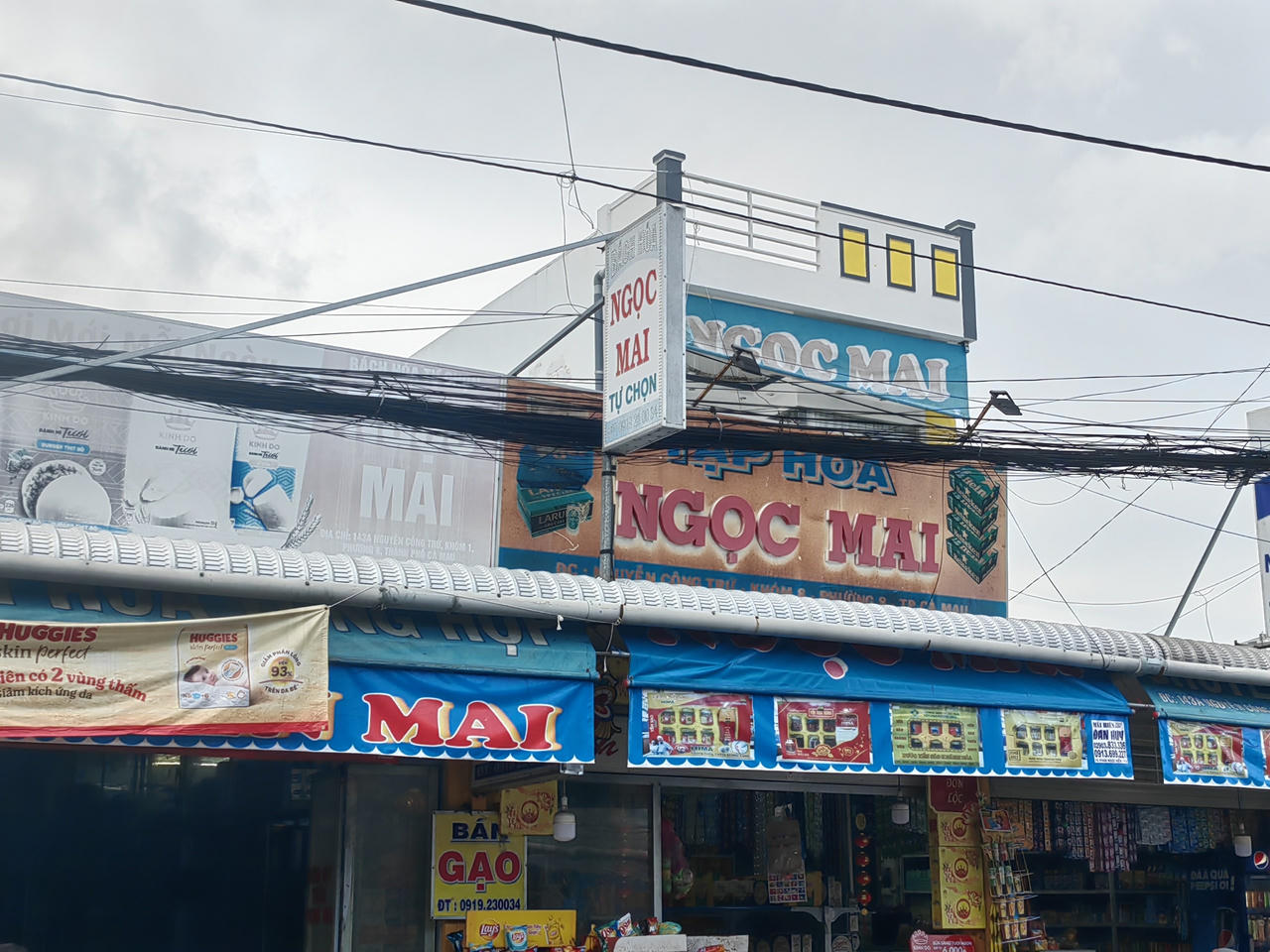 Phát hiện 10 tấn hàng hóa nghi giả mạo nhãn hiệu tại một cơ sở chuyên livestream tại Cà Mau