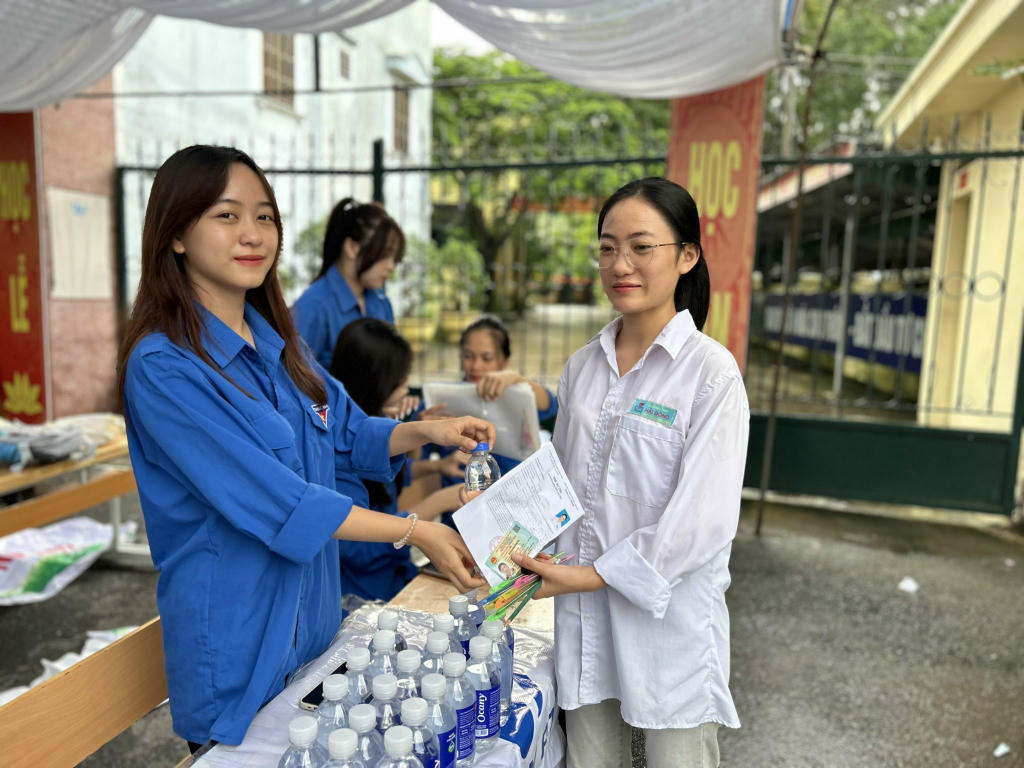 'Tiếp sức' cho sĩ tử cả nước 'vượt' kỳ thi tốt nghiệp THPT