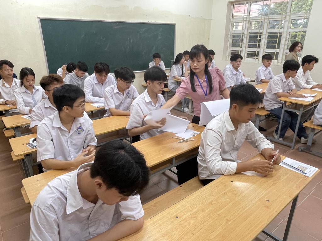 'Tiếp sức' cho sĩ tử cả nước 'vượt' kỳ thi tốt nghiệp THPT