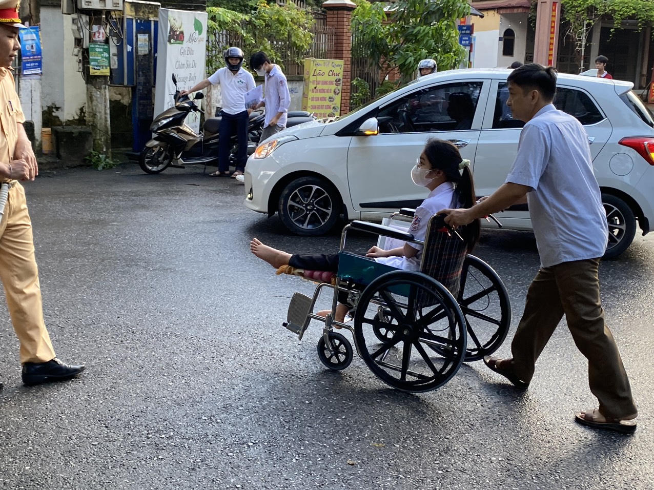 'Tiếp sức' cho sĩ tử cả nước 'vượt' kỳ thi tốt nghiệp THPT