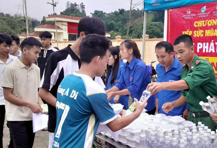 'Tiếp sức' cho sĩ tử cả nước 'vượt' kỳ thi tốt nghiệp THPT