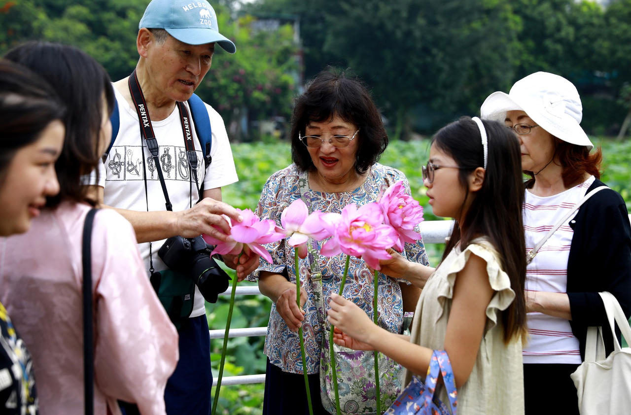 Có một Hồ Tây như thế...