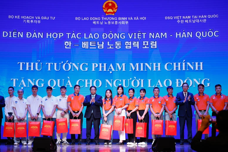 Thủ tướng: Tạo thuận lợi nhất cho người lao động, nâng tầm hợp tác lao động Việt Nam-Hàn Quốc