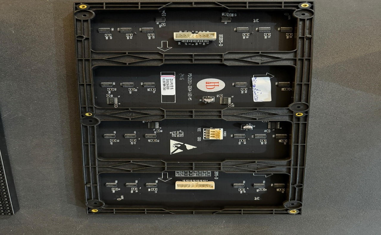 Thu giữ hàng nghìn sản phẩm có dấu hiệu nhập lậu, trị giá hơn 1 tỷ đồng