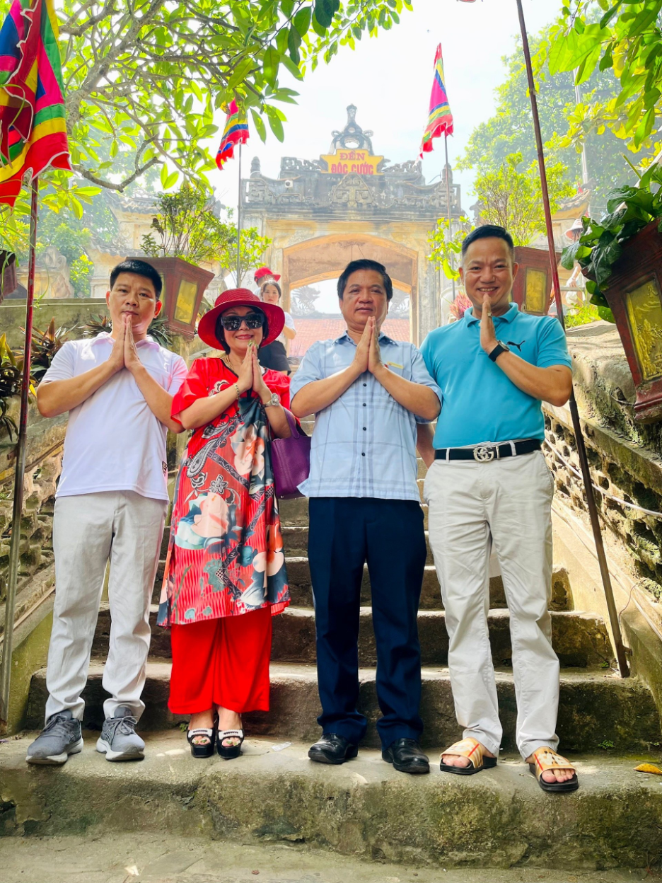 Câu lạc bộ doanh nhân họ Phan miền Bắc và thân hữu tổ chức hành trình về nguồn miền Trung