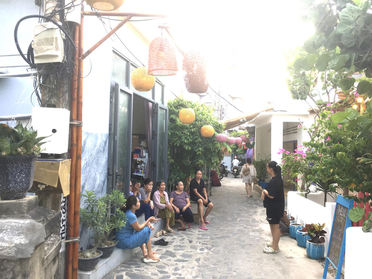 Khám phá ngôi làng ven biển đẹp 'đến từng centimet' ở Bình Định