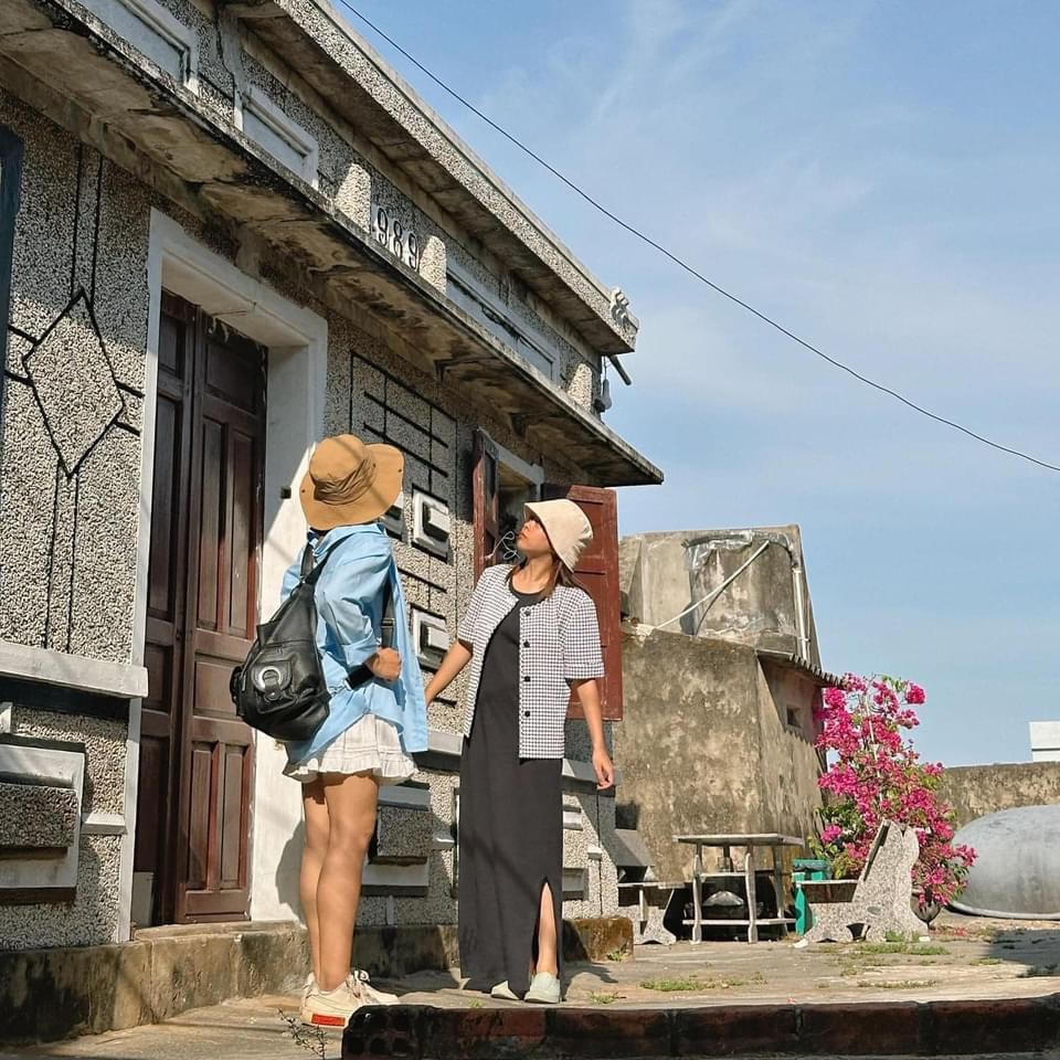 Khám phá ngôi làng ven biển đẹp 'đến từng centimet' ở Bình Định