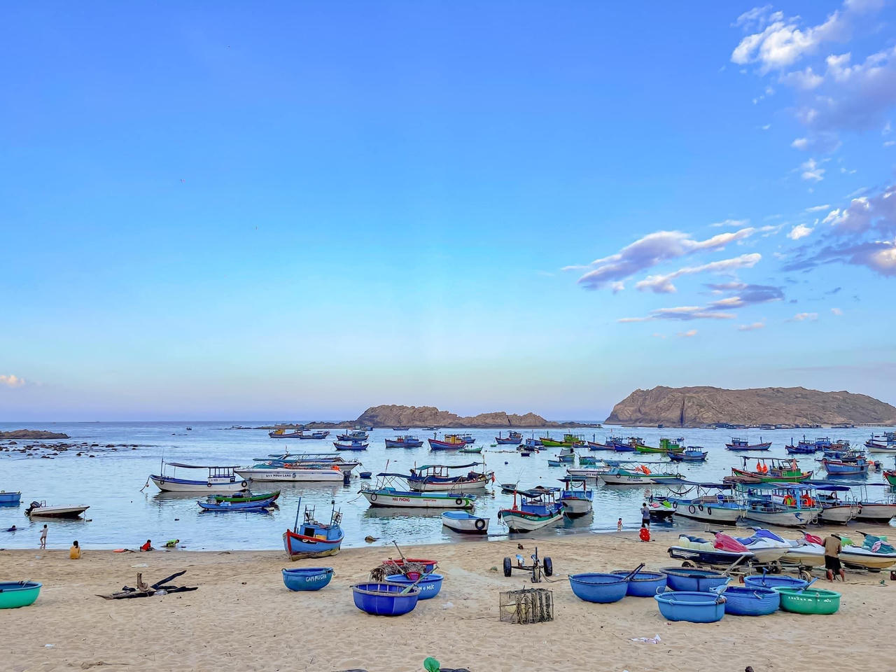 Khám phá ngôi làng ven biển đẹp 'đến từng centimet' ở Bình Định