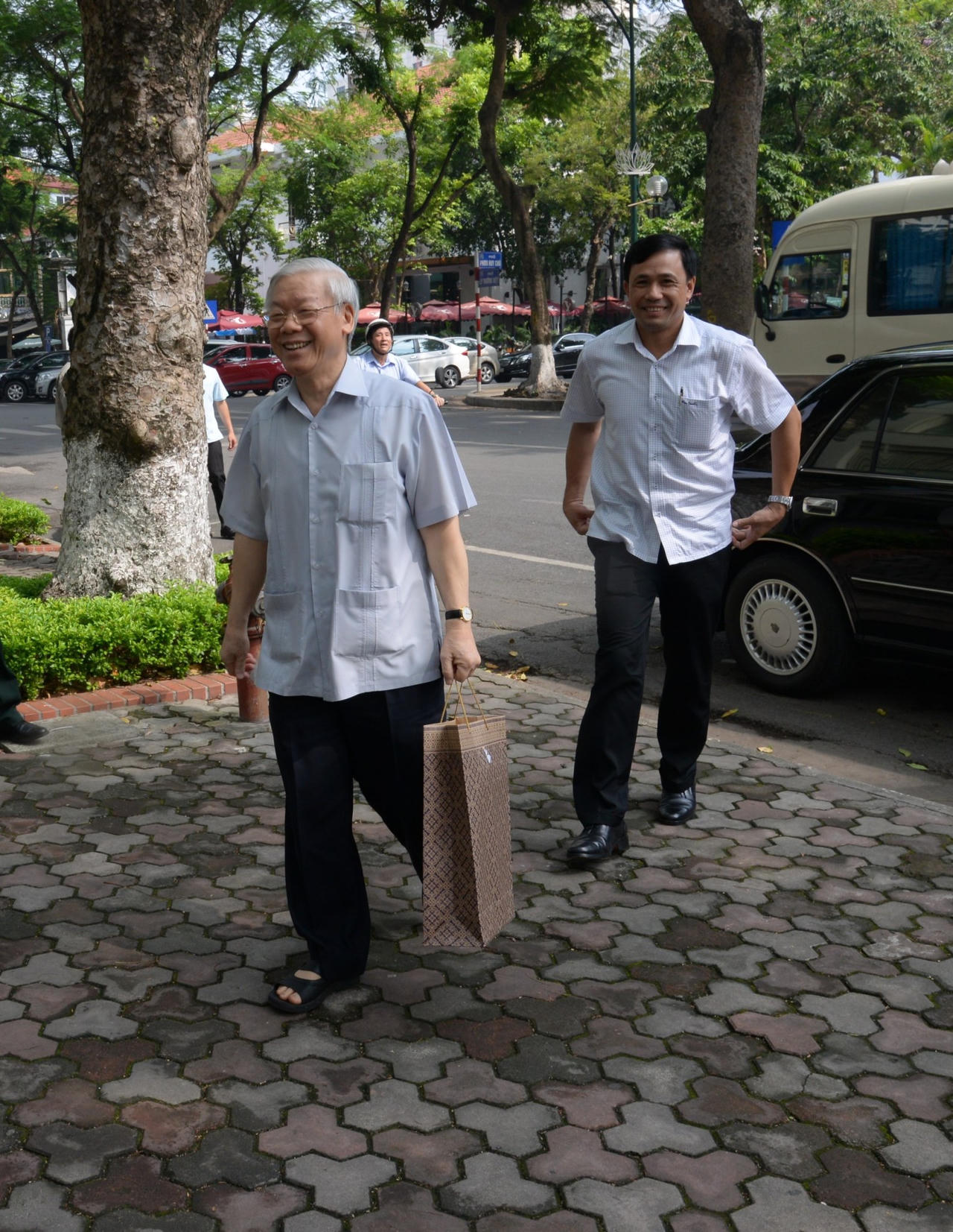 Tấm gương bình dị trong một nhân cách lớn