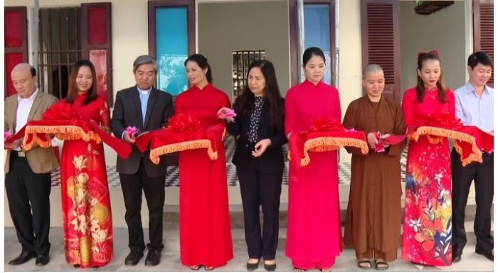 Ấm tình đoàn kết tôn giáo từ những mái nhà cho người nghèo: Bài 1 - Mưa to, gió lớn không còn phải lo chui… gậm giường