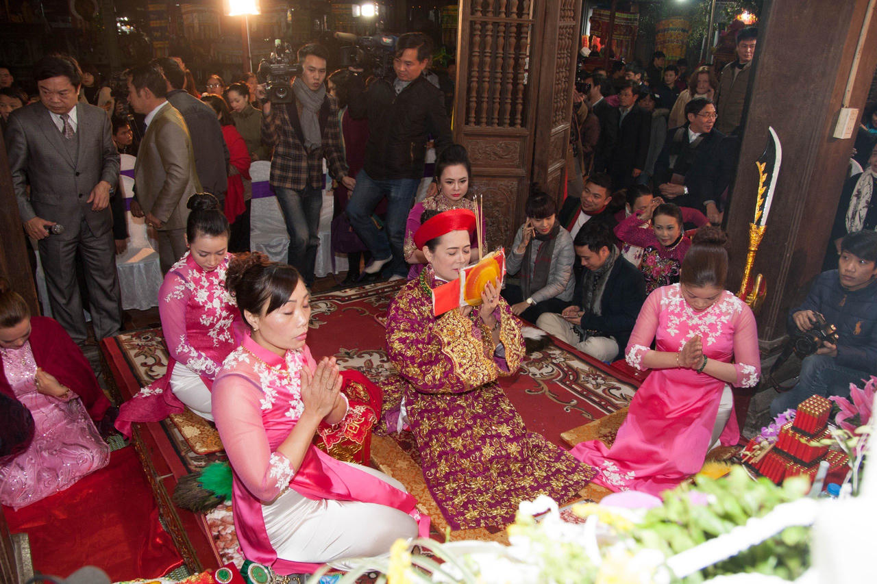 Chuyện ở miền đạo Mẫu