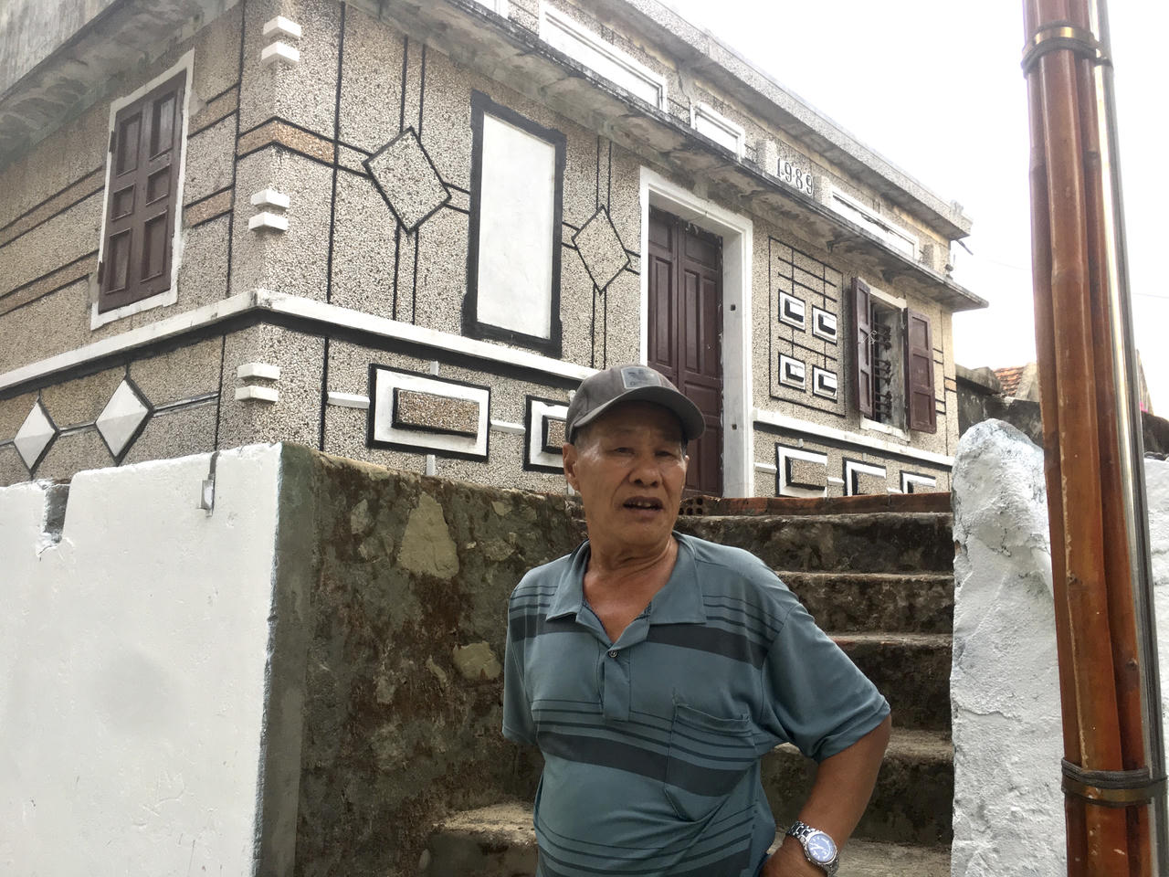 Khám phá ngôi làng ven biển đẹp 'đến từng centimet' ở Bình Định