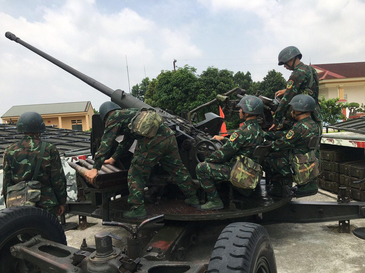 Phong trào Thi đua Quyết thắng ở Lữ đoàn Phòng không 297