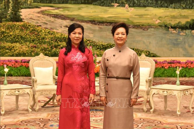 Toàn cảnh Phu nhân Ngô Phương Ly dự tiệc trà do Phu nhân Bành Lệ Viên chủ trì