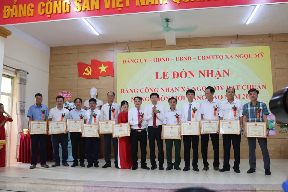 Xã Ngọc Mỹ (Hà Nội) đón Bằng công nhận nông thôn mới nâng cao