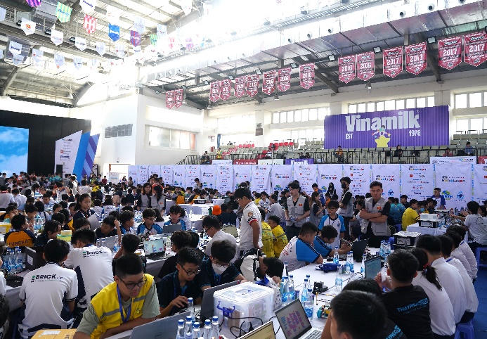 Loạt thử thách thú vị Vinamilk dành cho các tuyển thủ Robot nhí về chủ đề bảo vệ môi trường