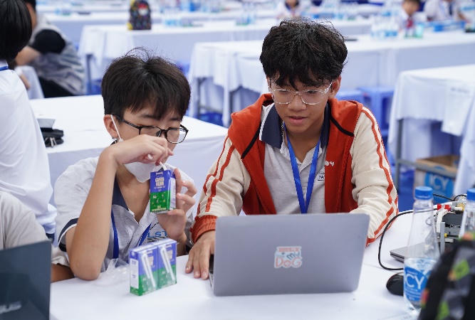 Loạt thử thách thú vị Vinamilk dành cho các tuyển thủ Robot nhí về chủ đề bảo vệ môi trường