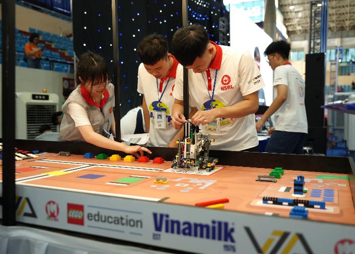Loạt thử thách thú vị Vinamilk dành cho các tuyển thủ Robot nhí về chủ đề bảo vệ môi trường