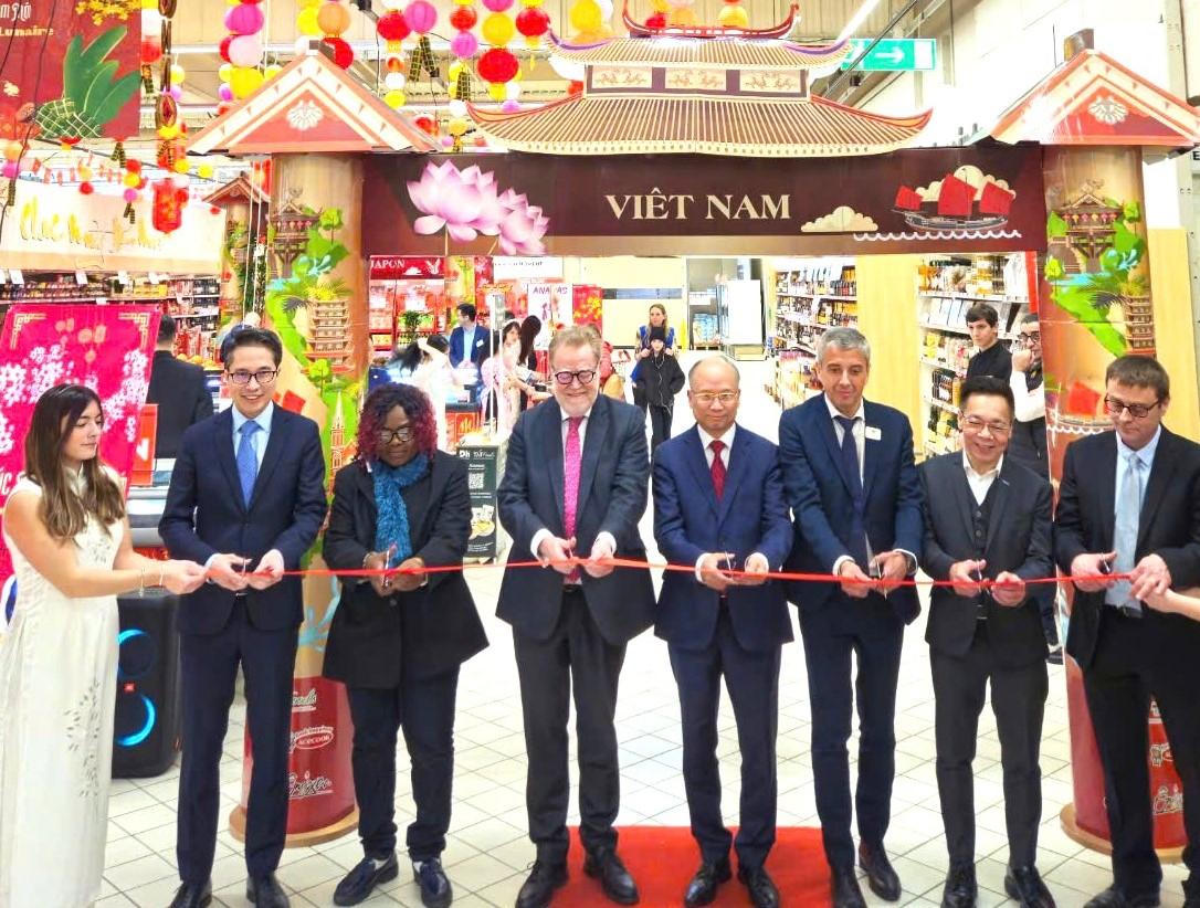 Thương vụ Việt Nam nối dài 'Biên giới mềm' quốc gia - Bài 1: 'Bắc cầu' vạn dặm cho hàng Việt Nam