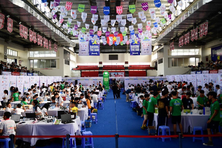 Nhà vô địch Robotacon WRO 2024 nhận giải thưởng "Raising the bar" của Vinamilk cho dự án Robot vì môi trường 