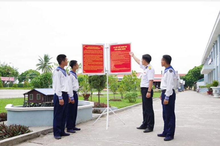 Tổ tư vấn pháp luật - tâm lý quân nhân tại Lữ đoàn 131 Hải quân