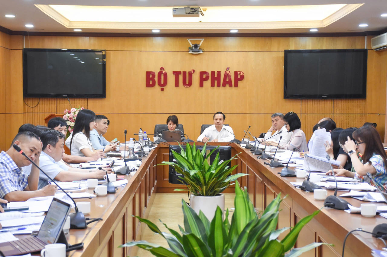 Tháo gỡ vướng mắc pháp lý, khơi thông nguồn lực phát triển đất nước