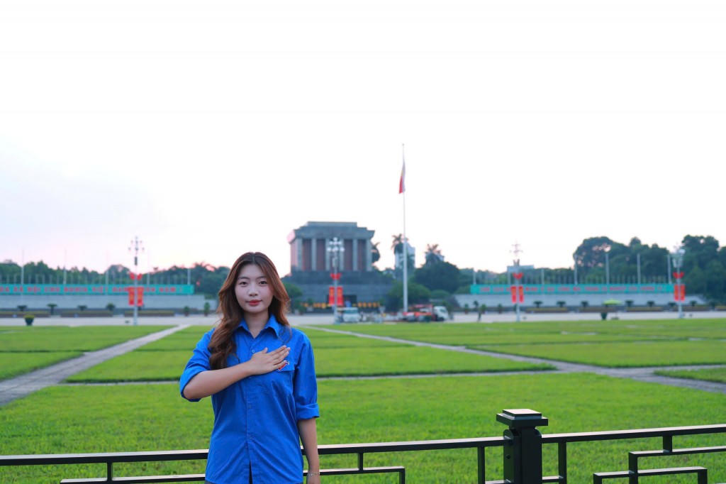 Lan tỏa tình yêu Tổ quốc từ hình ảnh cờ đỏ sao vàng