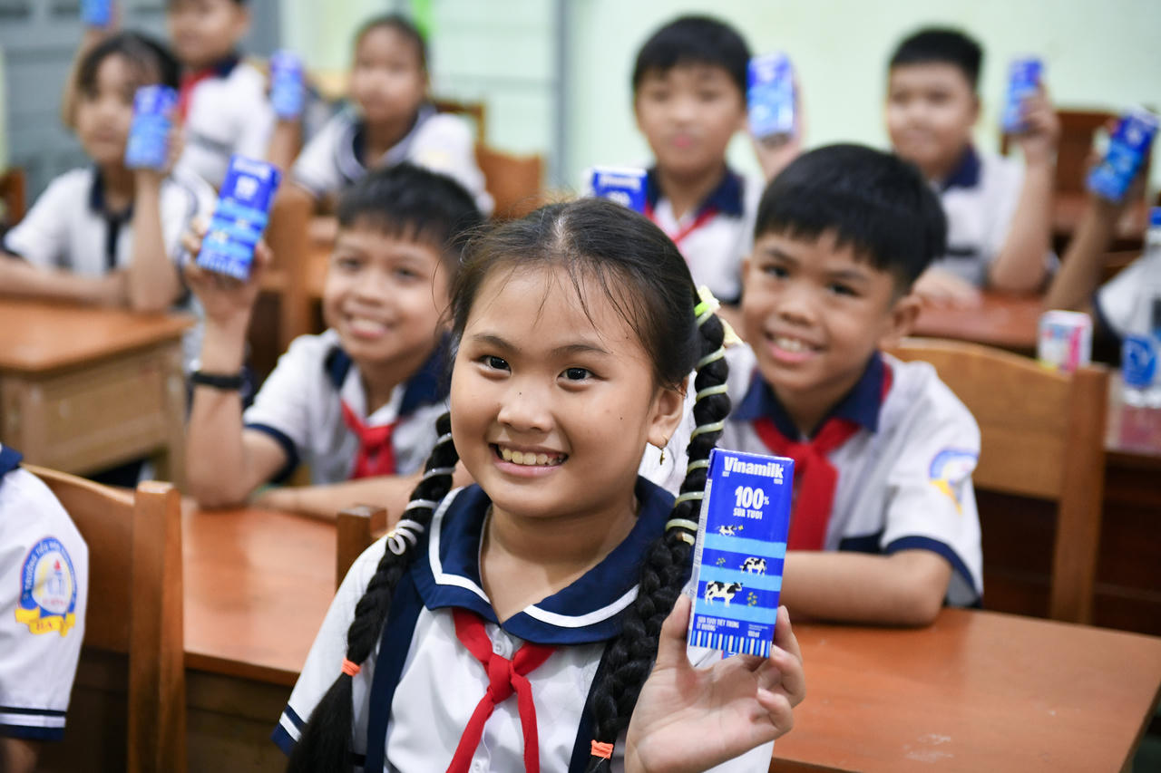 Ngày khai giảng đặc biệt hơn với sự đồng hành của Vinamilk và quỹ sữa vươn cao Việt Nam