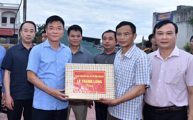 Phó Thủ tướng Lê Thành Long kiểm tra công tác khắc phục hậu quả bão số 3 tại Hải Dương