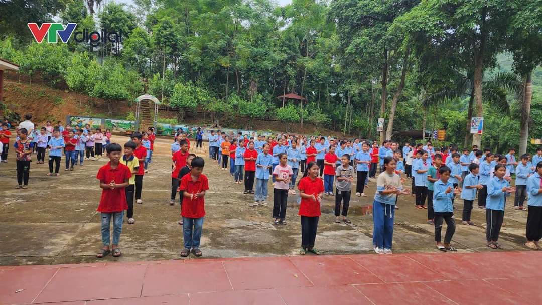 Trường học hậu bão lũ: Những con số xót lòng