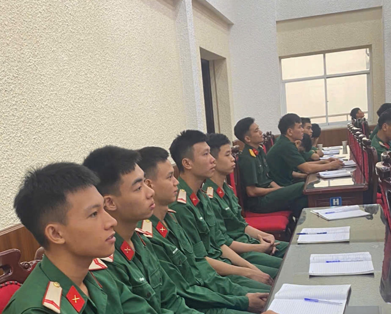 Bổ ích Hội nghị tuyên truyền và tư vấn pháp luật tại Lữ đoàn 144