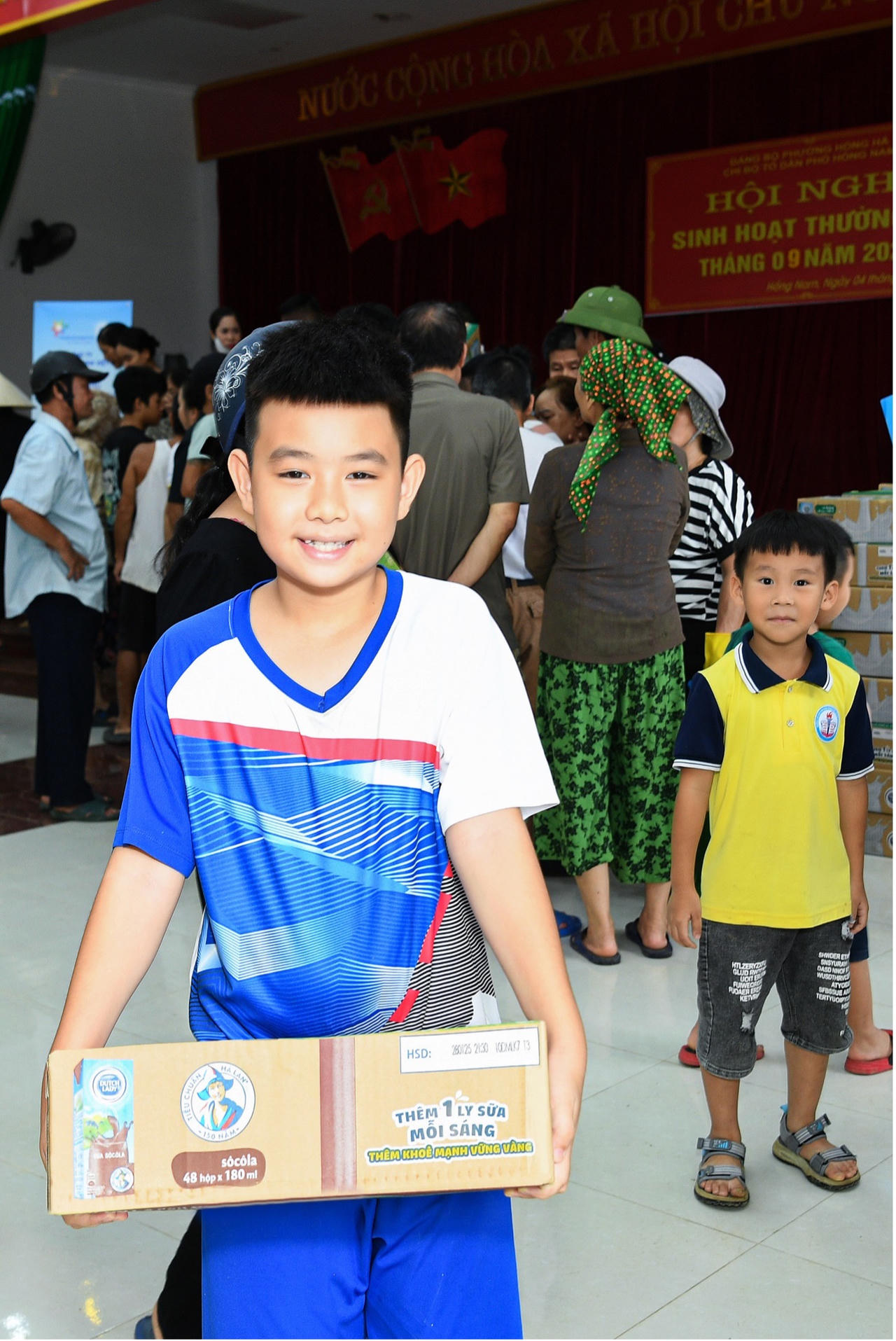 Sữa Cô Gái Hà Lan 'gom nắng sau bão', hỗ trợ người dân phía Bắc vững vàng khắc phục hậu quả thiên tai