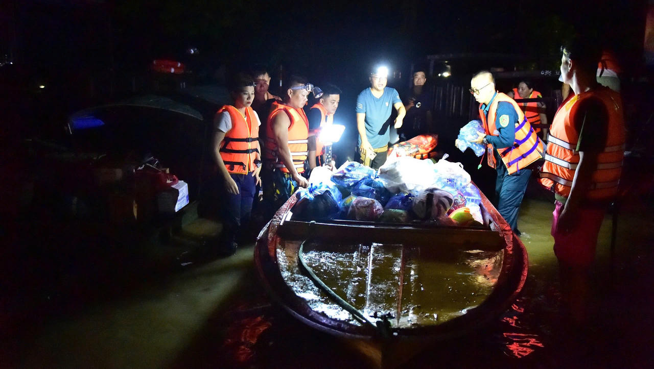 Tuyên Quang: Bão lũ đi qua, tình người ở lại