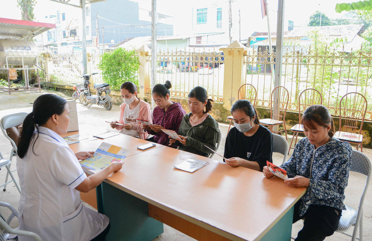 Bảo đảm quyền tiếp cận dịch vụ y tế cho phụ nữ dân tộc thiểu số