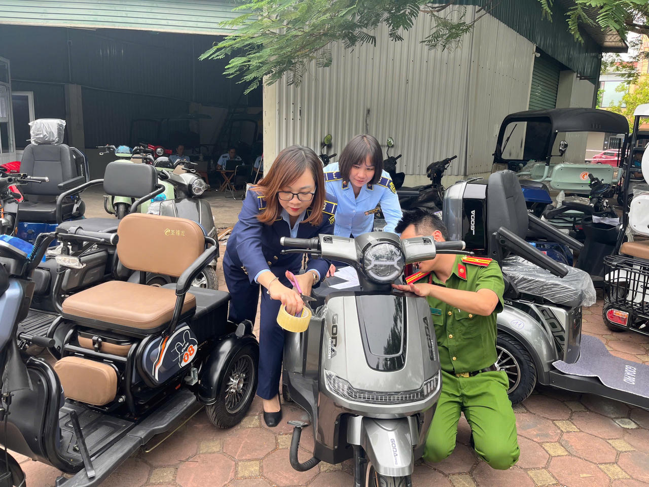 Hà Nội: Thu giữ xe điện thuộc diện cấm lưu thông