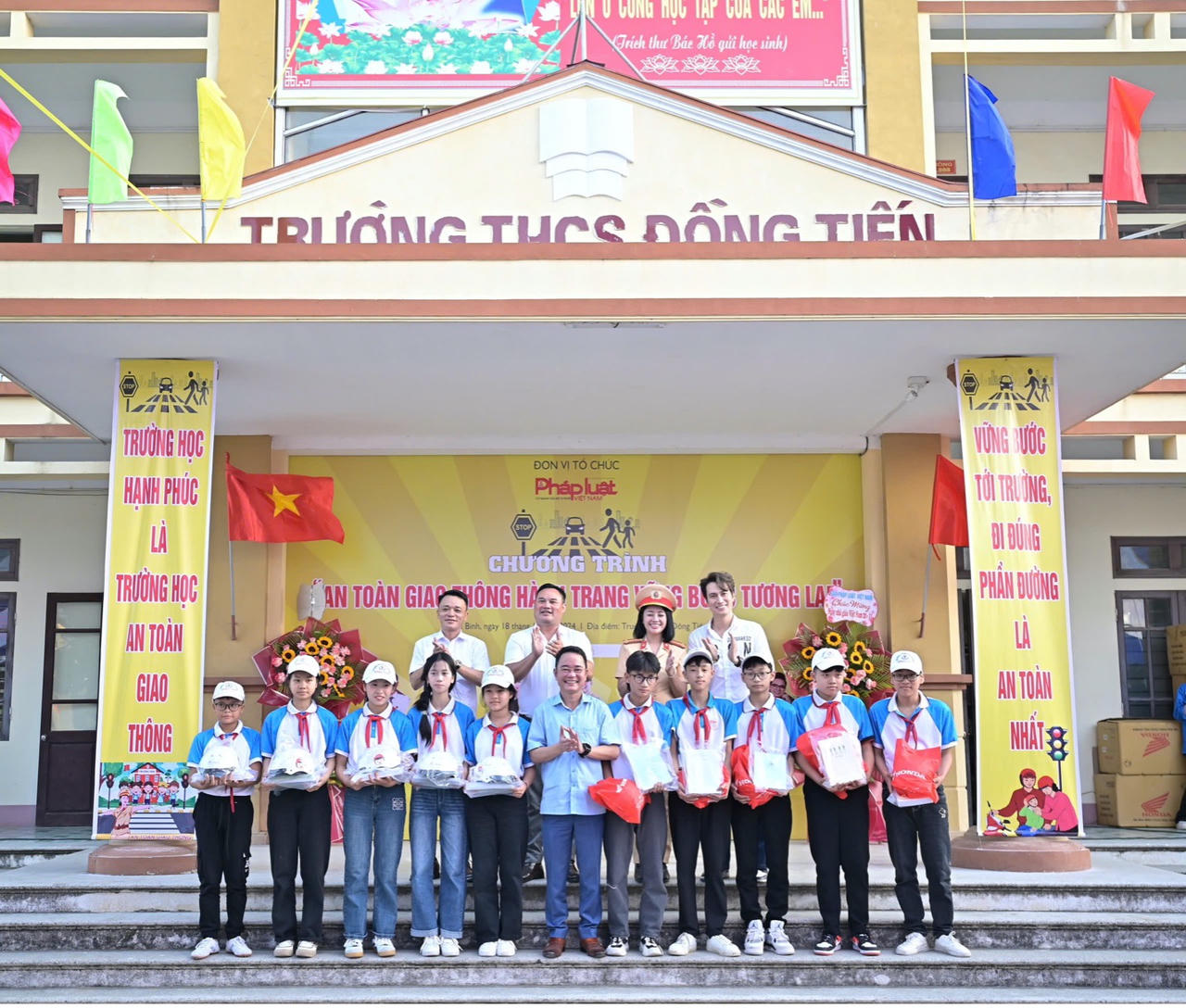 Báo Pháp luật Việt Nam chung tay xây dựng ý thức giao thông cho thế hệ trẻ