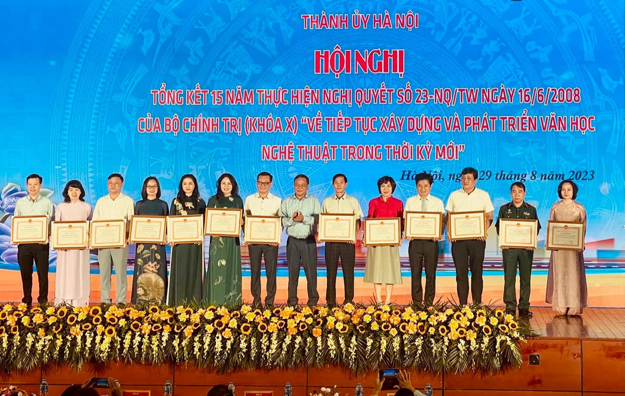 Công tác phát triển Đảng trong giới nghệ sĩ Thủ đô: Những nút thắt cần tháo gỡ - Bài 2: Phát triển Đảng trong giới nghệ sĩ - 'khó nhiều bề'