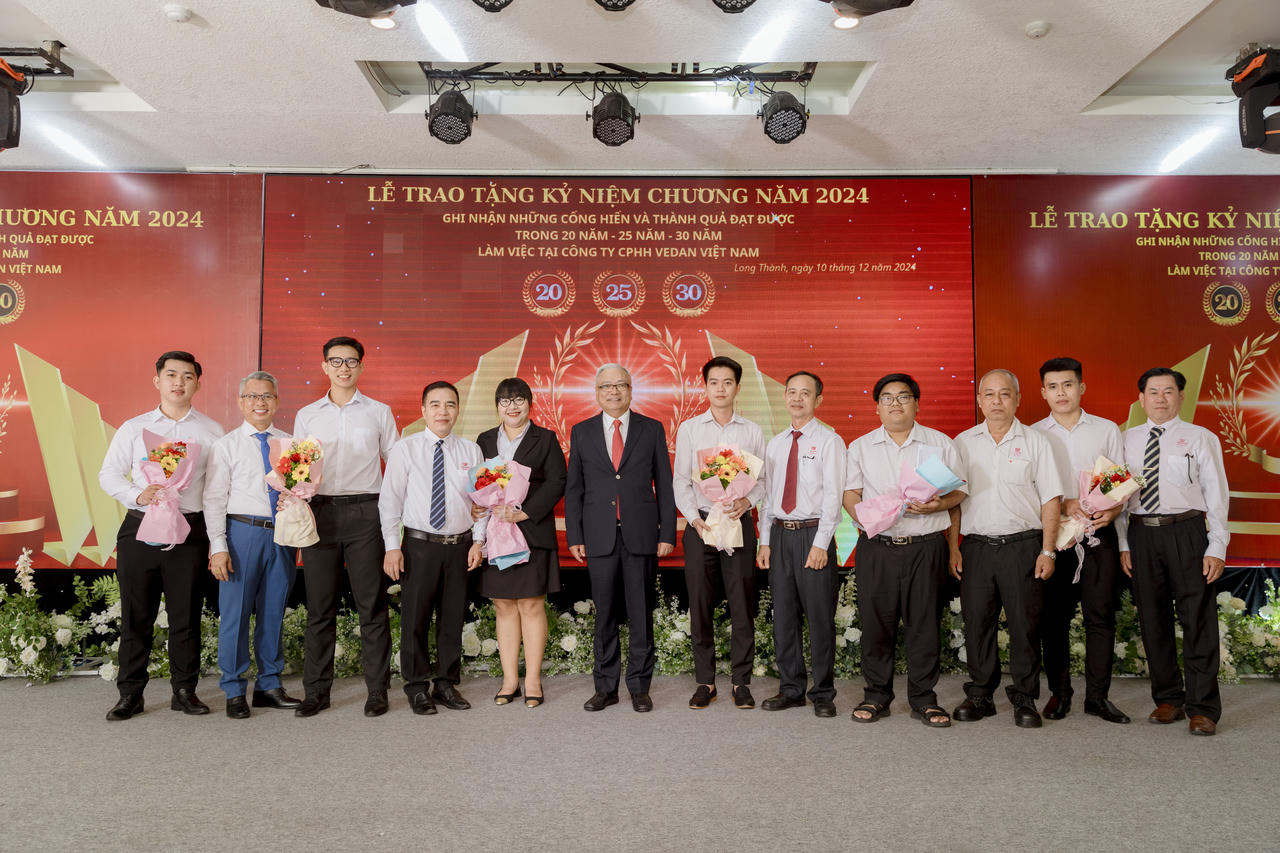 Vedan Việt Nam trao tặng kỷ niệm chương tôn vinh hơn 300 nhân viên có thâm niên 20-25-30 năm