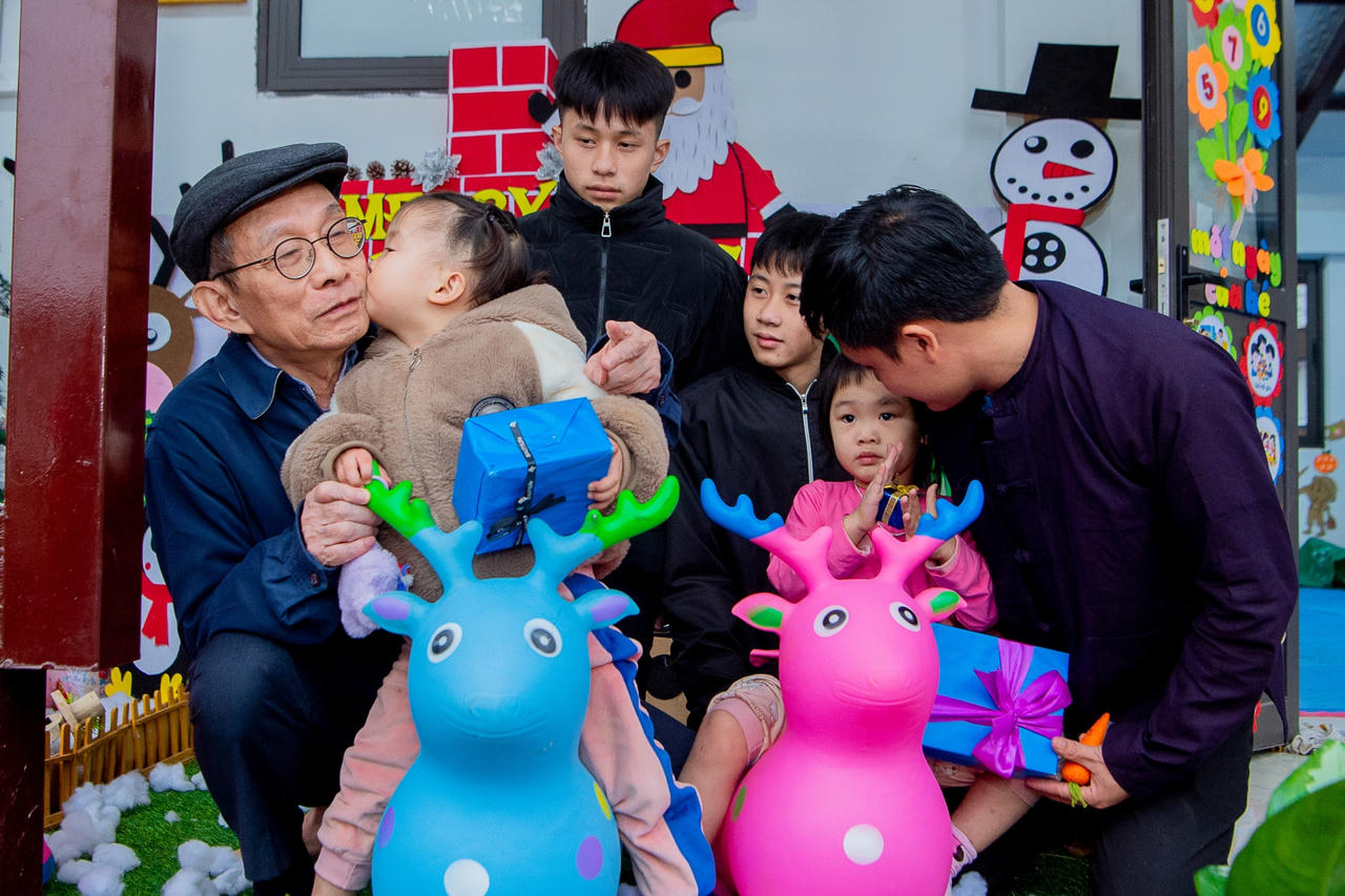 Lời hẹn ước xúc động của “ông nội” ở Làng Nủ