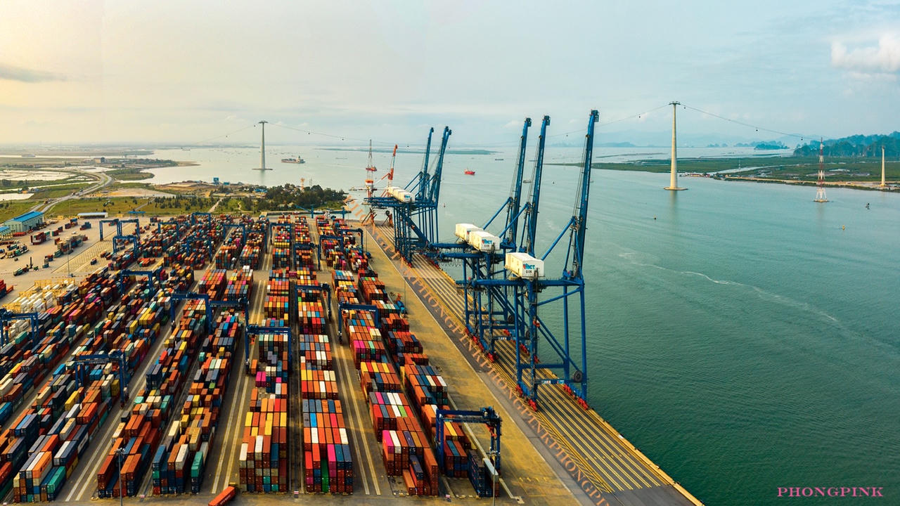 Cảng Hải Phòng đón mã hàng đầu năm 2025, mở ra khởi đầu đầy triển vọng